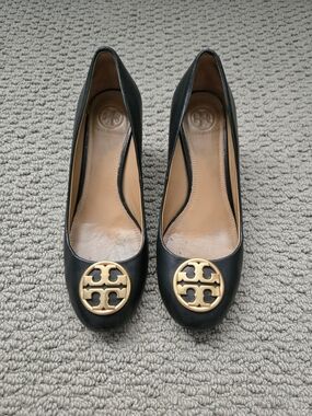 Tory Burch Black Leather Reva Ballet Flats with Gold Logo